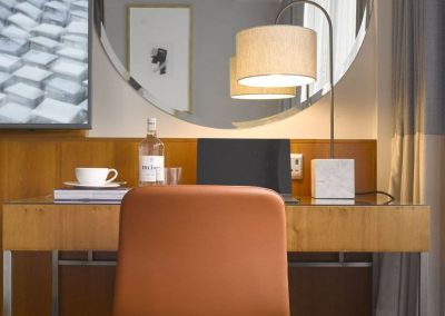 K+K Hotel George Kensington, London Classic Double Room Mirror View