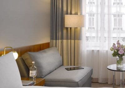 K+K Hotel George Kensington, London Classic Executive Twin Mirror View