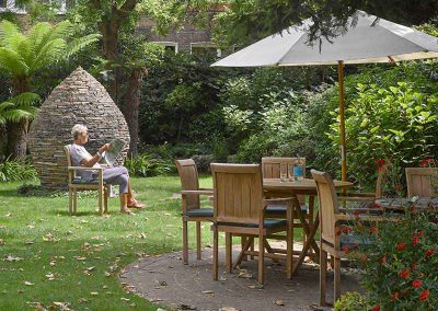 K+K Hotel George Kensington, London Garden with chairs and tables