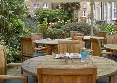 K+K Hotel George Kensington, London Garden with tables