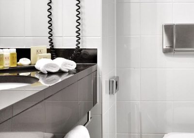 K+K Hotel George Kensington, London Superior Room Bathroom