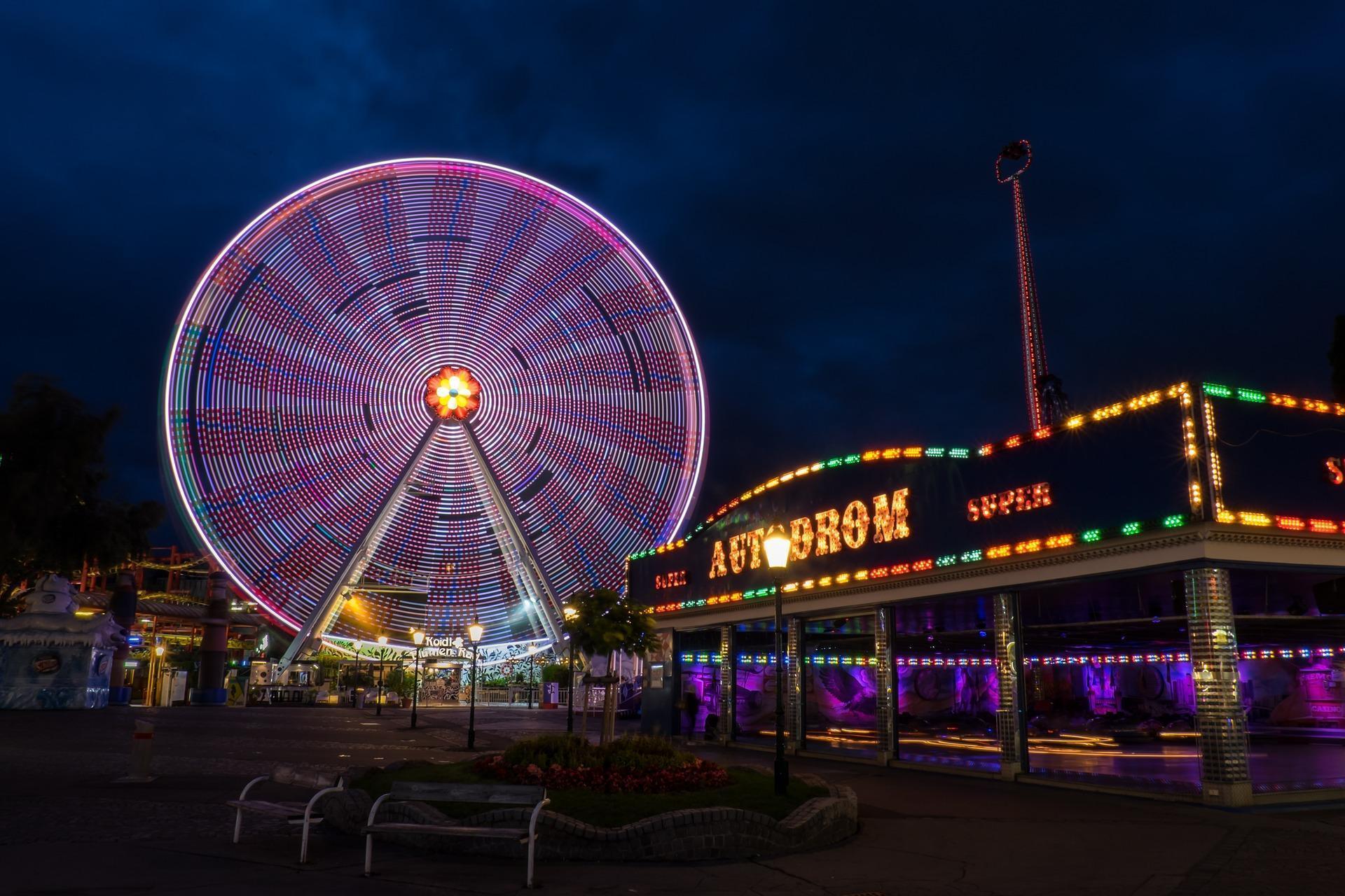 night-953541_1920 Vienna amusement park