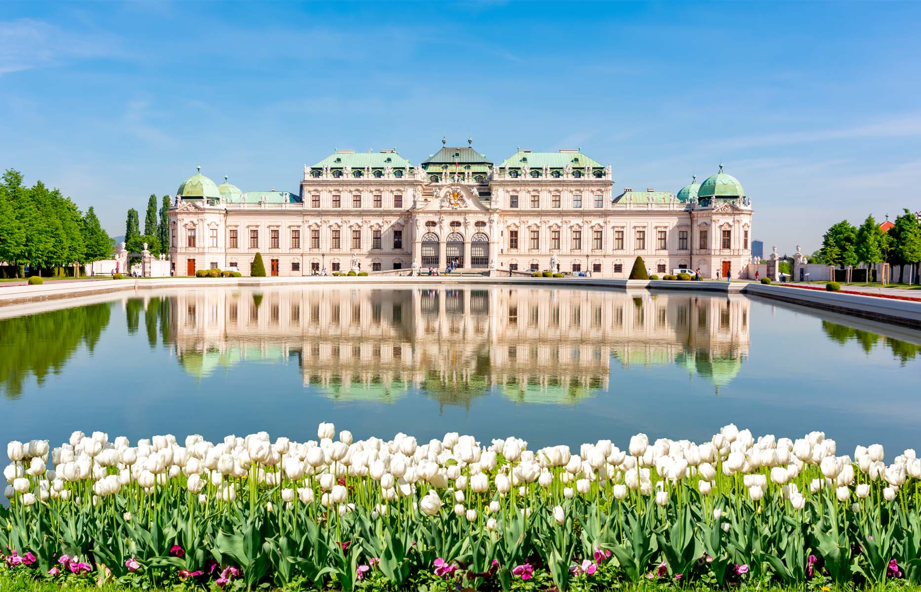 Upper,Belvedere,Palace,And,Gardens,In,Spring,,Vienna,,Austria Upper,Belvedere,Palace,And,Gardens,In,Spring,,Vienna,,Austria