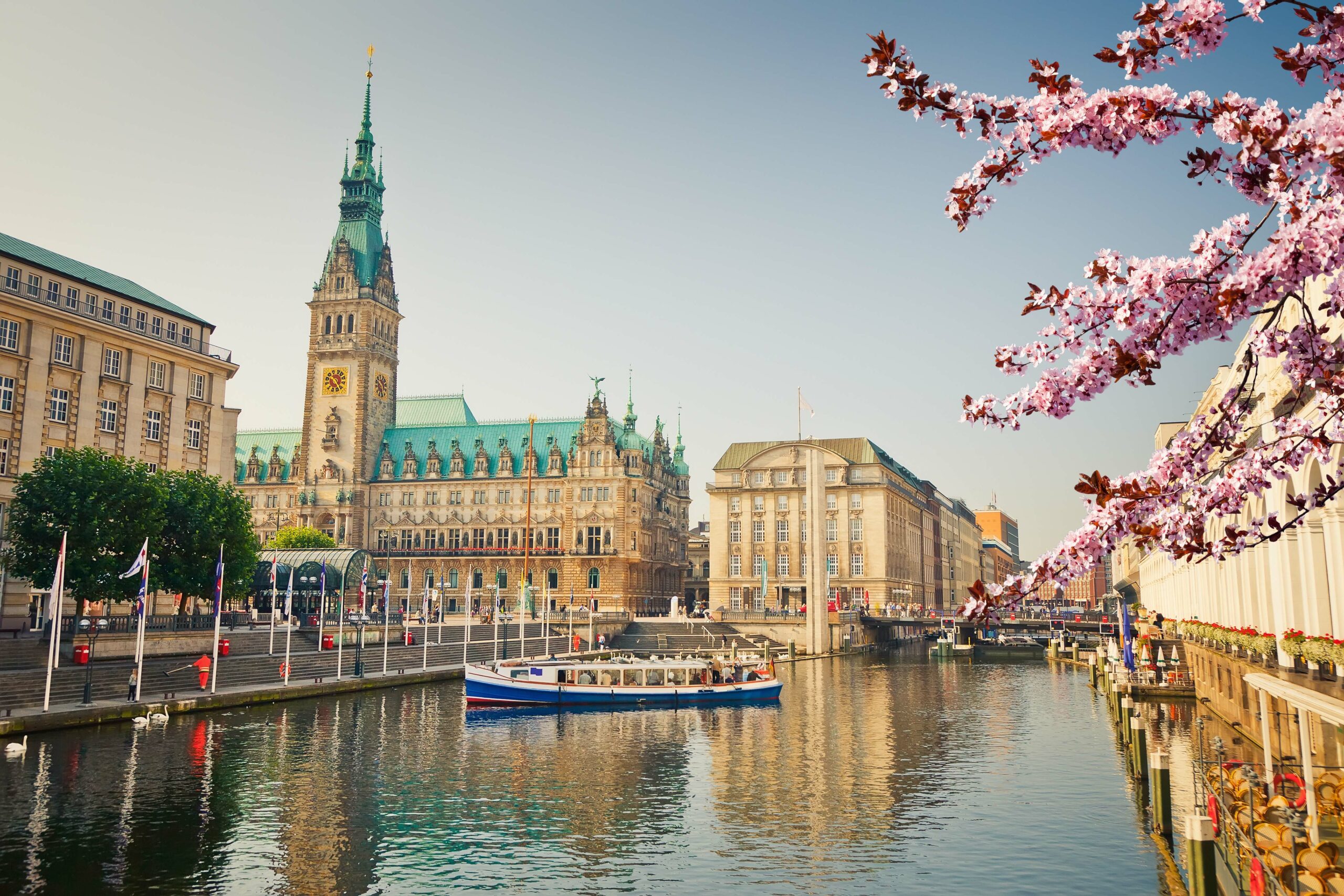 Hamburg townhall and Alster river at spring